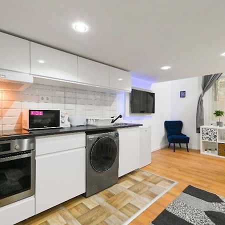 Lovely Studio Flat In Damjanich Street - Leonard Budapest Bagian luar foto