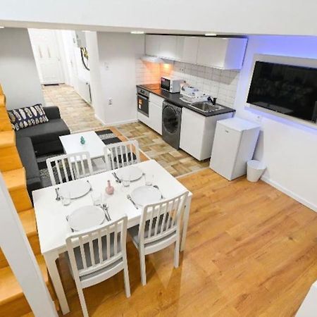 Lovely Studio Flat In Damjanich Street - Leonard Budapest Bagian luar foto