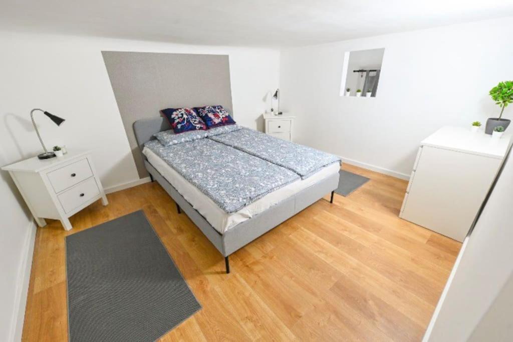 Lovely Studio Flat In Damjanich Street - Leonard Budapest Bagian luar foto